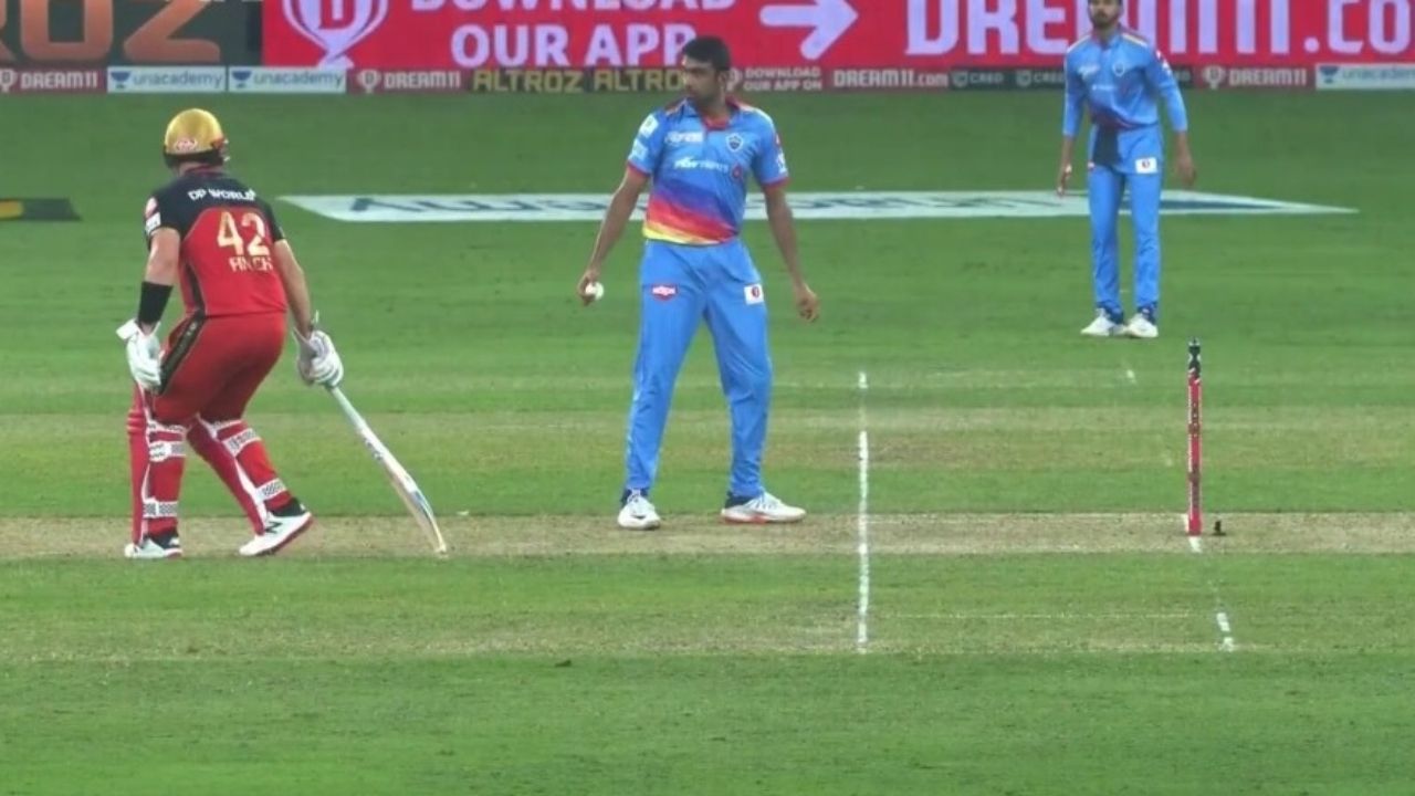 Ashwin bats for a free ball to restrict non-strikers' movement