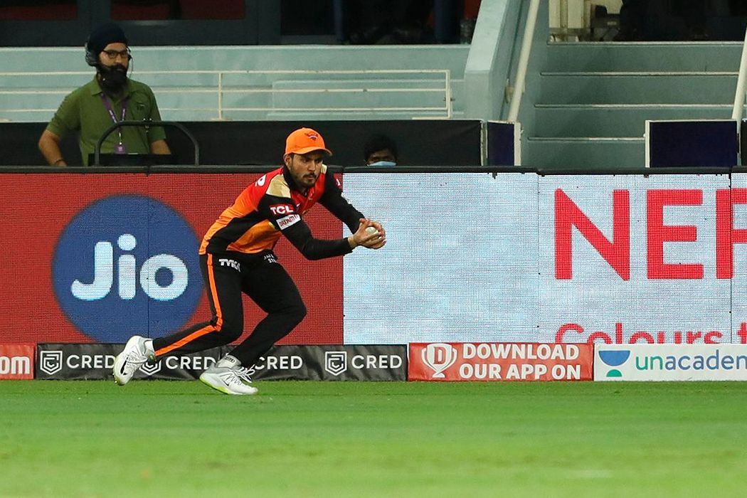 Stylish catch by Manish Pandey