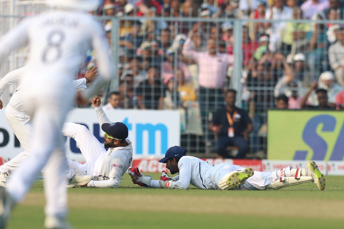 Twitter reacts as both Wriddhiman Saha and Rohit Sharma steal Virat Kohli's catch