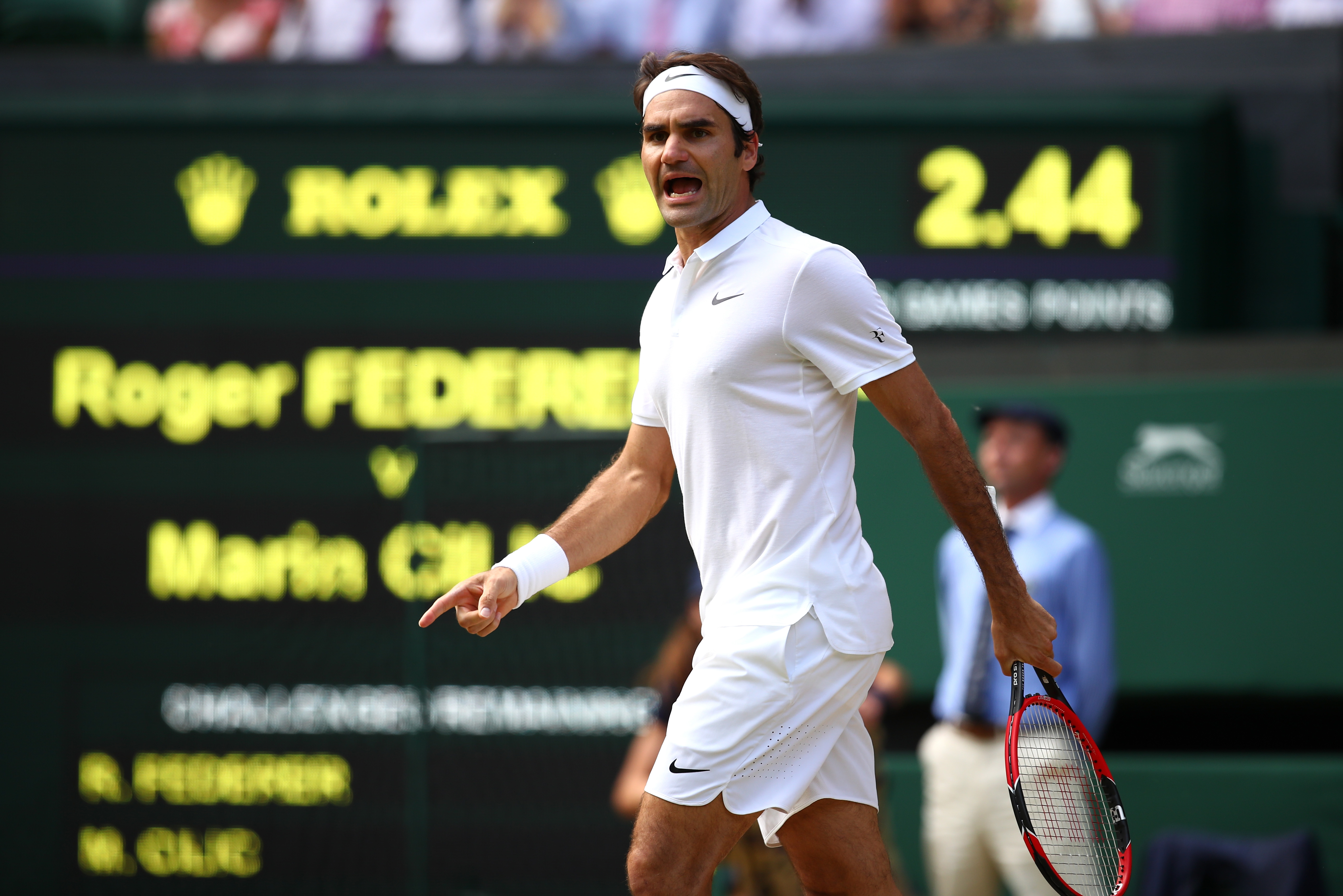 Roger Federer believes that Serena Williams is the greatest tennis player alive
