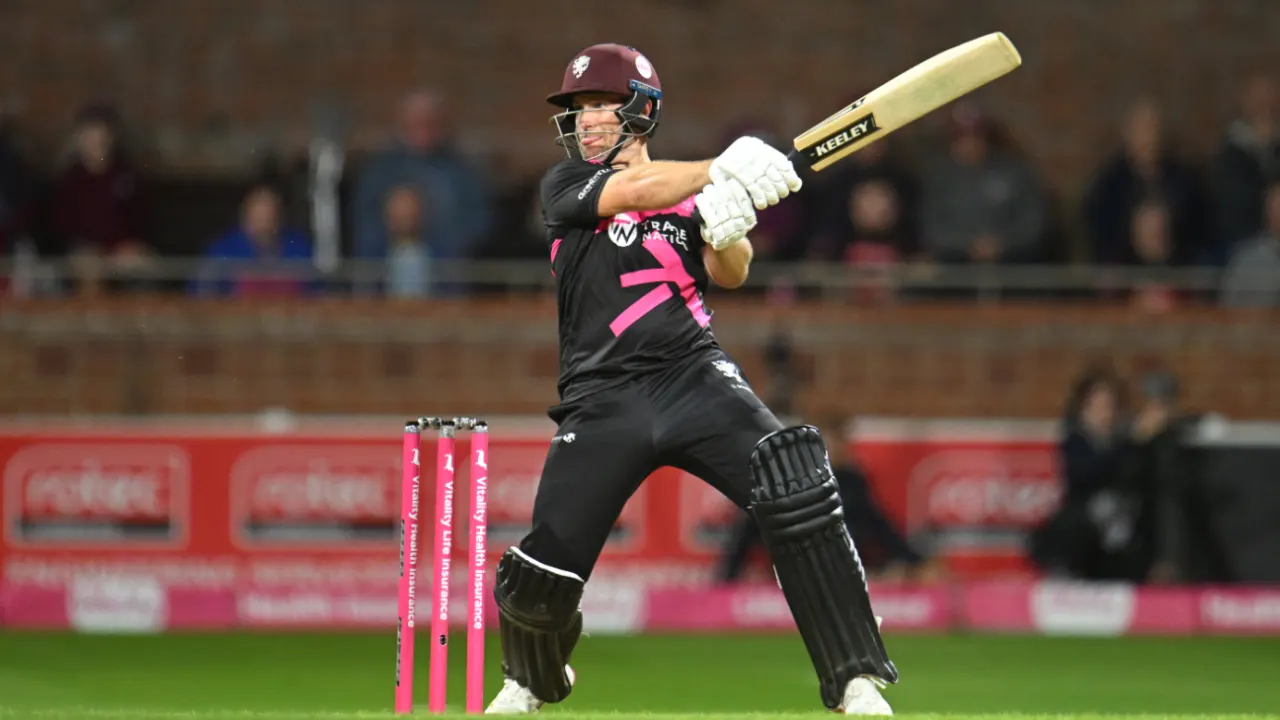 somerset beat Birmingham by four wickets